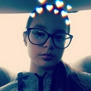 Meet your Posher, Hennesy